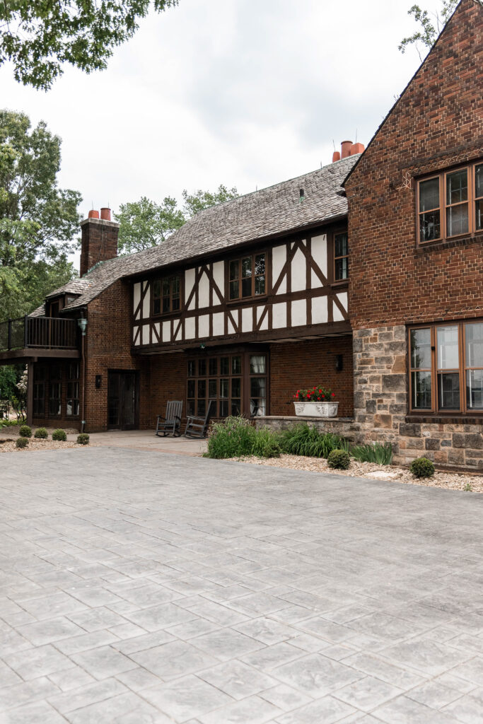 Highlights from Kylie and Jarred’s Tudor House wedding on Portage Lakes — laughter, umbrellas, and lakeside moments