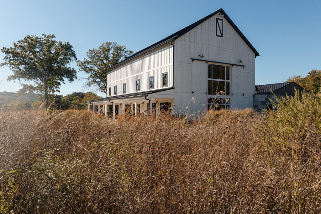 Himelright Lodge at Cascade Valley Metro Park on a sunny fall day, exterior view for a Himelright Lodge wedding in Ohio
